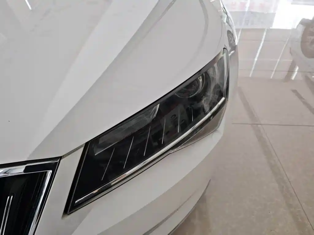 Skoda Superb — миниатюра 24