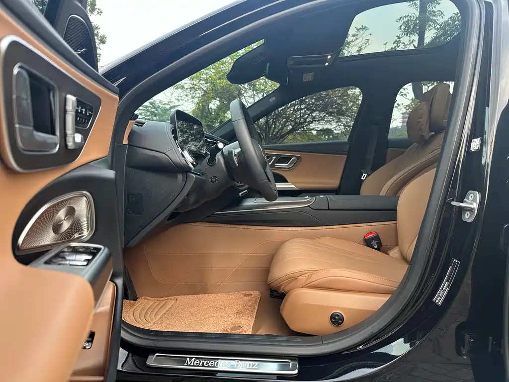 Mercedes-Benz E-Class — миниатюра 7