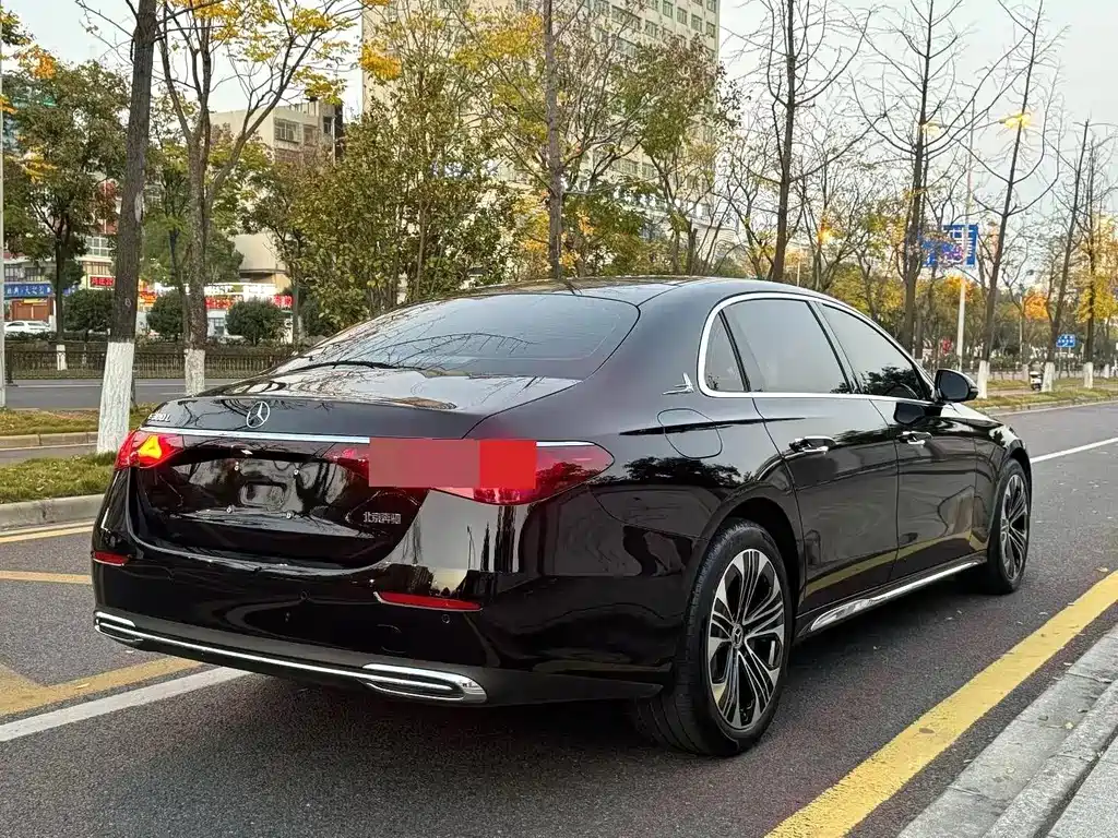 Mercedes-Benz E-Class — миниатюра 9