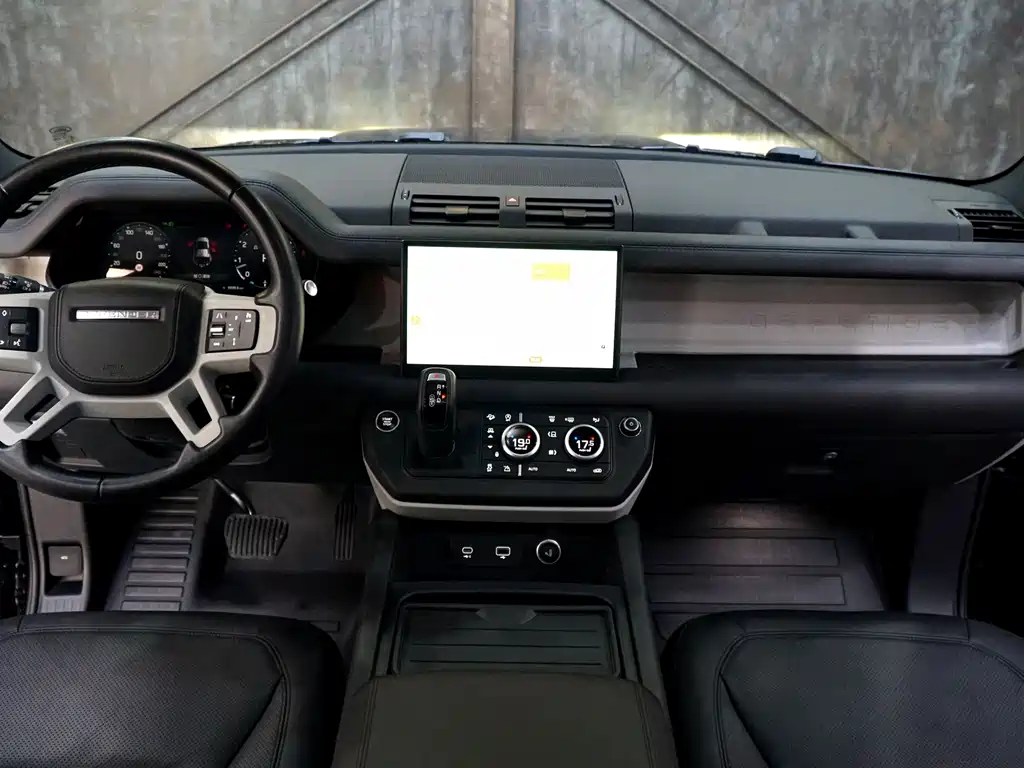 Land Rover Defender — миниатюра 7
