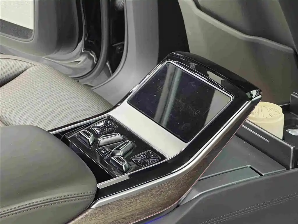 Audi A8 — миниатюра 11