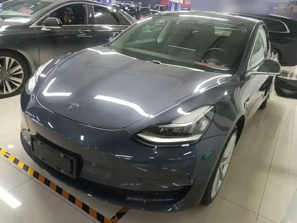 Tesla Model 3 — миниатюра 2