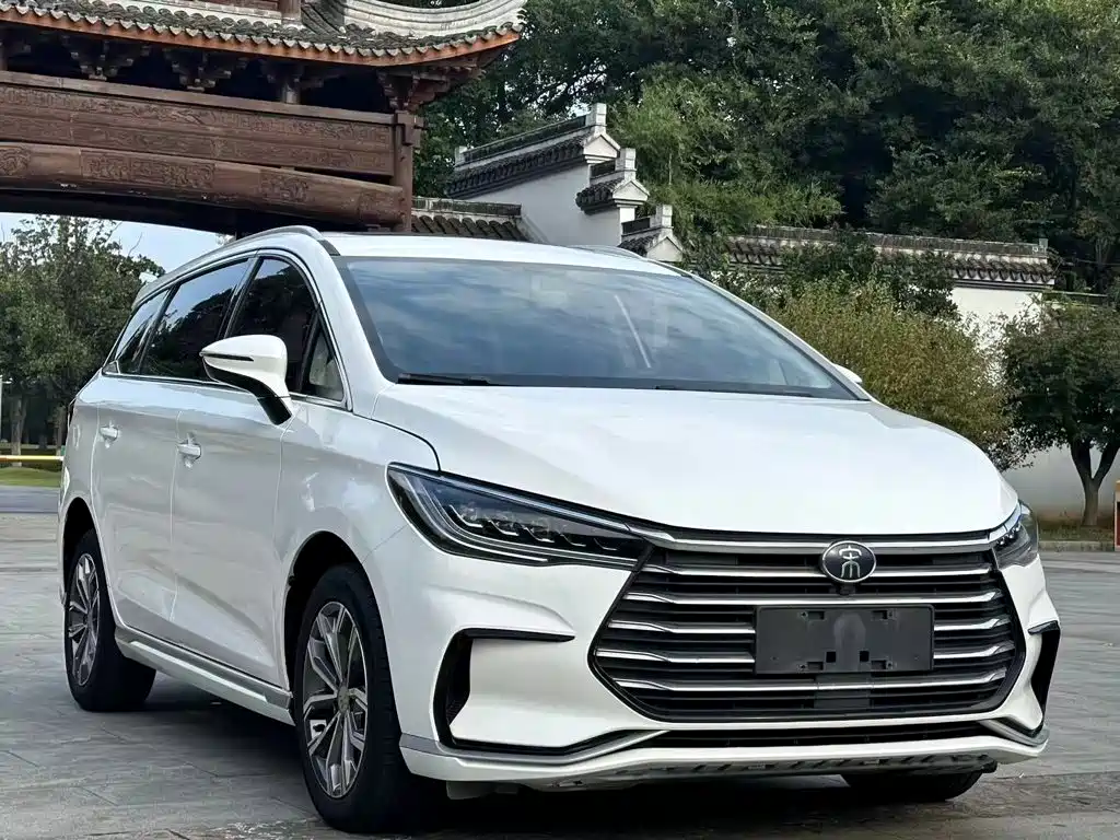 BYD MAX — миниатюра 4