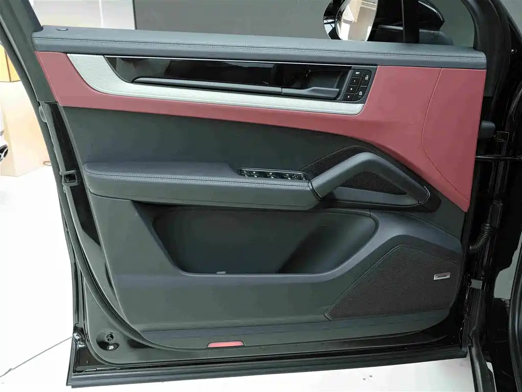 Porsche Cayenne — миниатюра 15