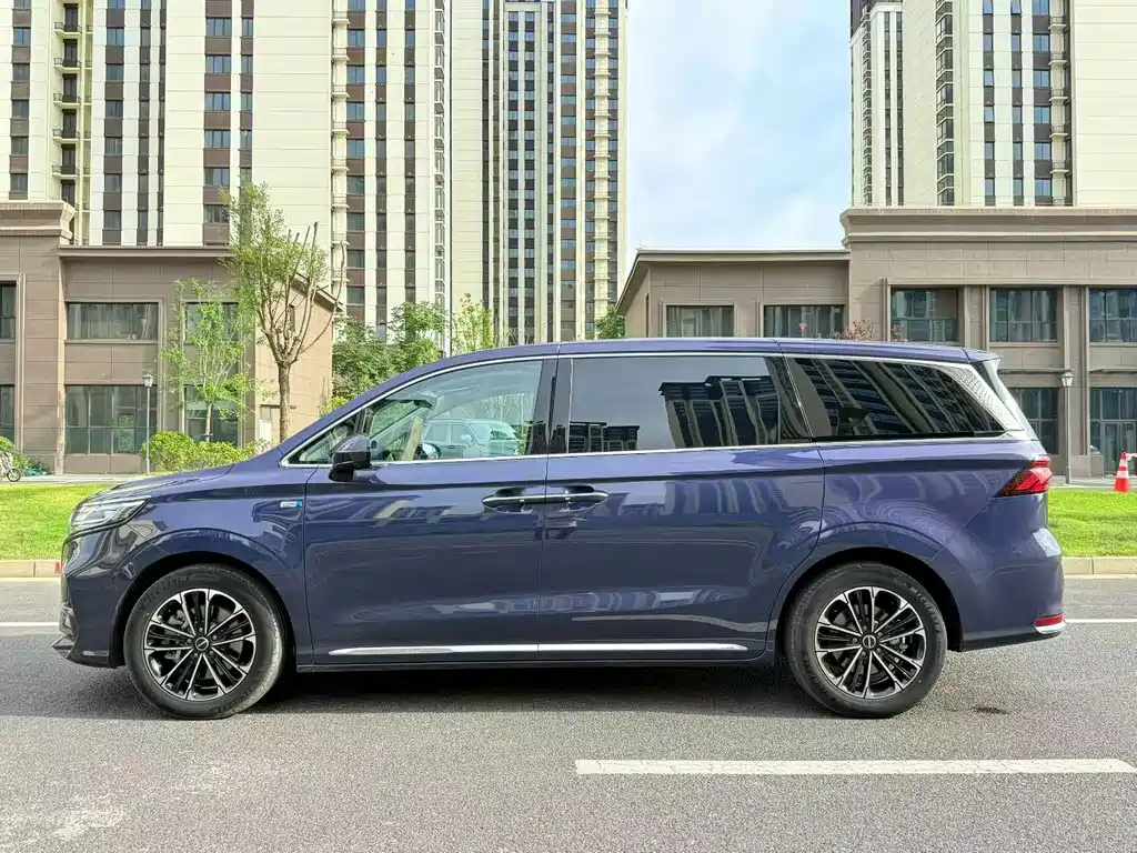 Roewe iMAX8 — миниатюра 3