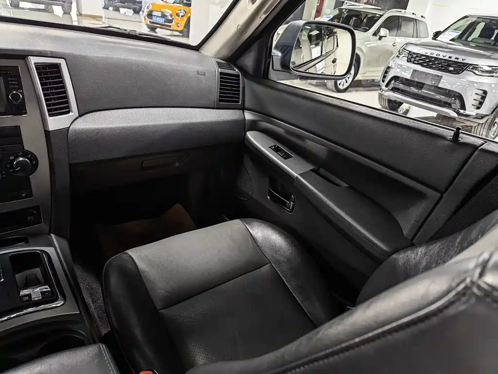 Jeep Grand Cherokee (Import) — миниатюра 9