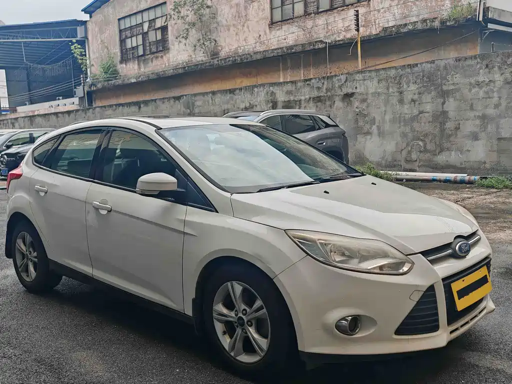 Ford Focus 2012 1.6L AT