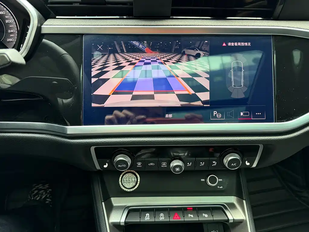 Audi Q3 — миниатюра 10