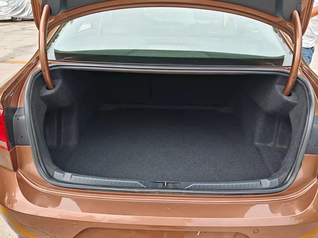 Volkswagen Lamando 2015 280TSI DSG Comfort