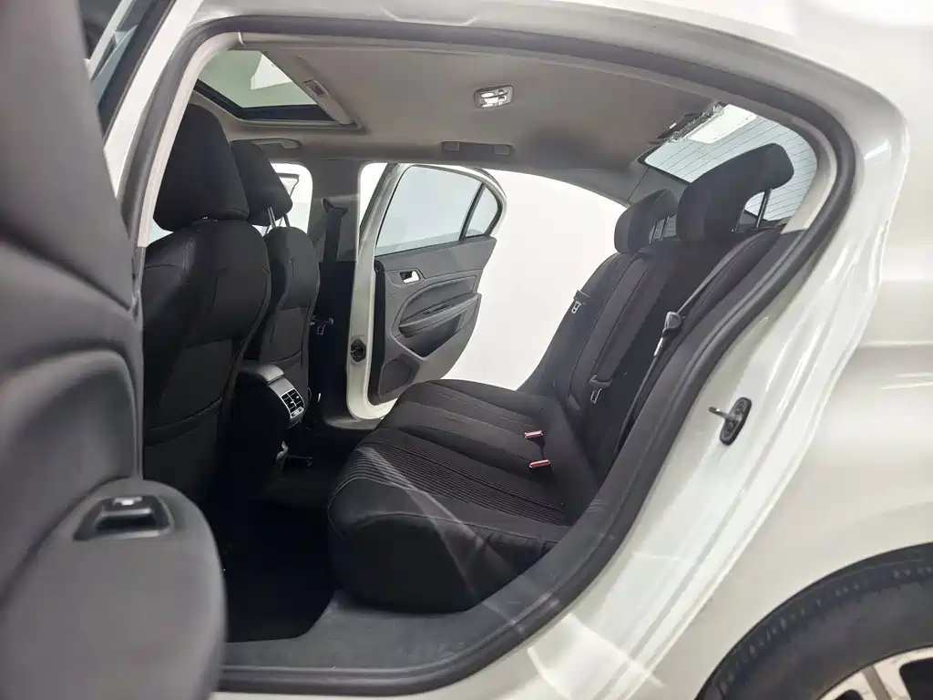 Peugeot 408 — миниатюра 13