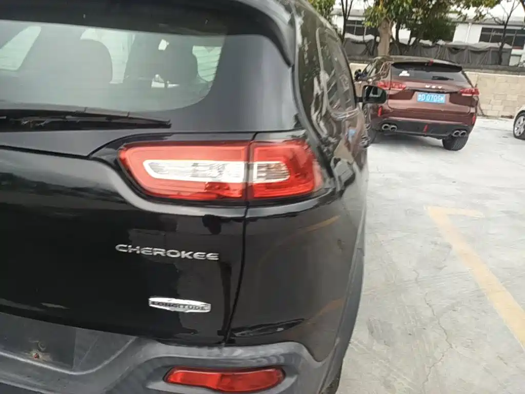 Jeep Cherokee — миниатюра 8