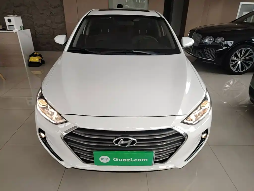 Hyundai Elantra — миниатюра 3