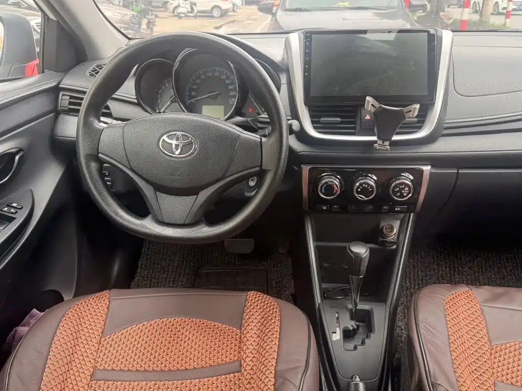 Toyota Yaris L — миниатюра 11