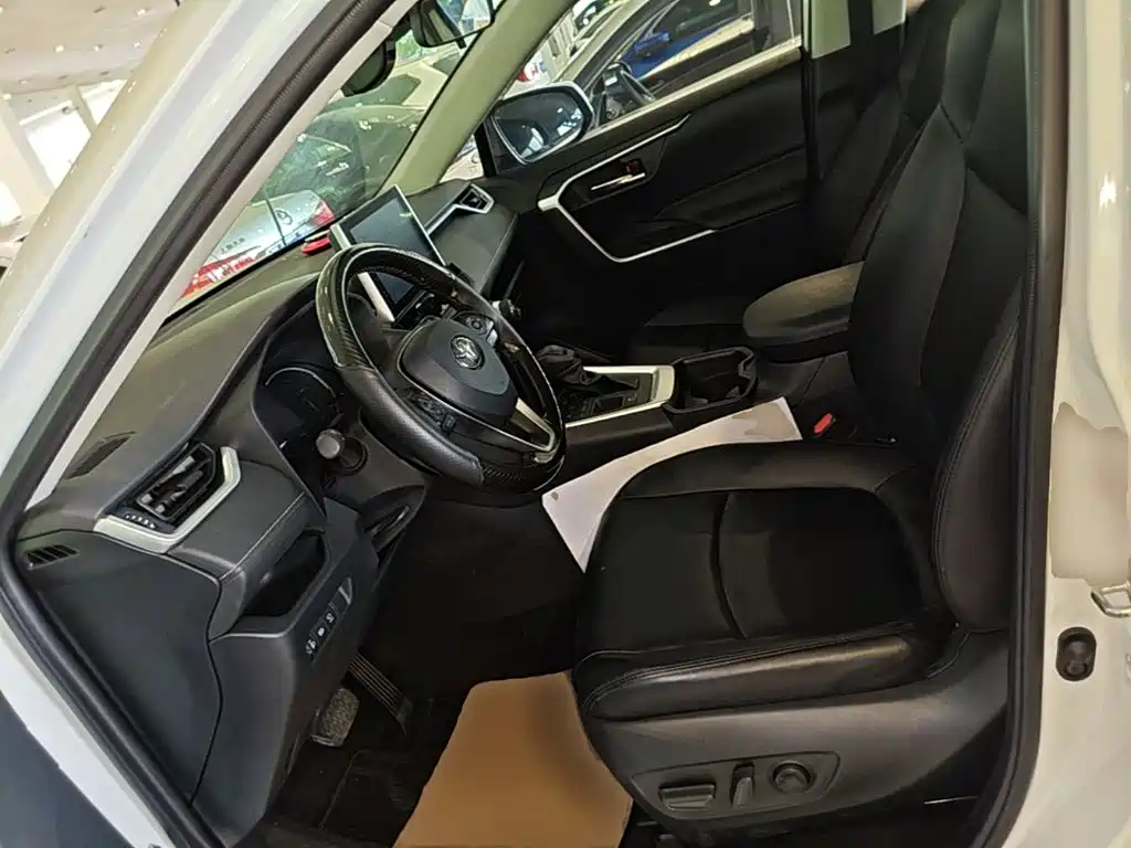 Toyota RAV4 — миниатюра 15