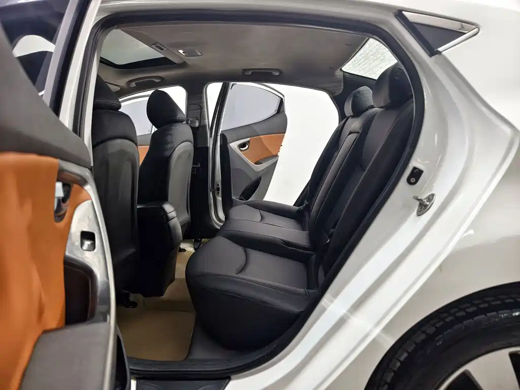 Hyundai Elantra Langdong — миниатюра 13