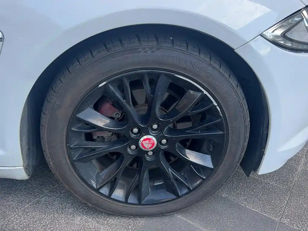 Jaguar XF — миниатюра 19