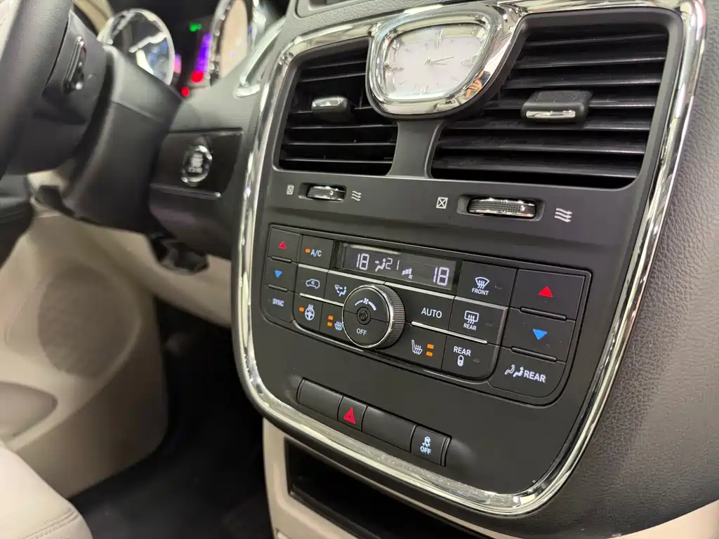 Chrysler Grand Voyager (Import) — миниатюра 14