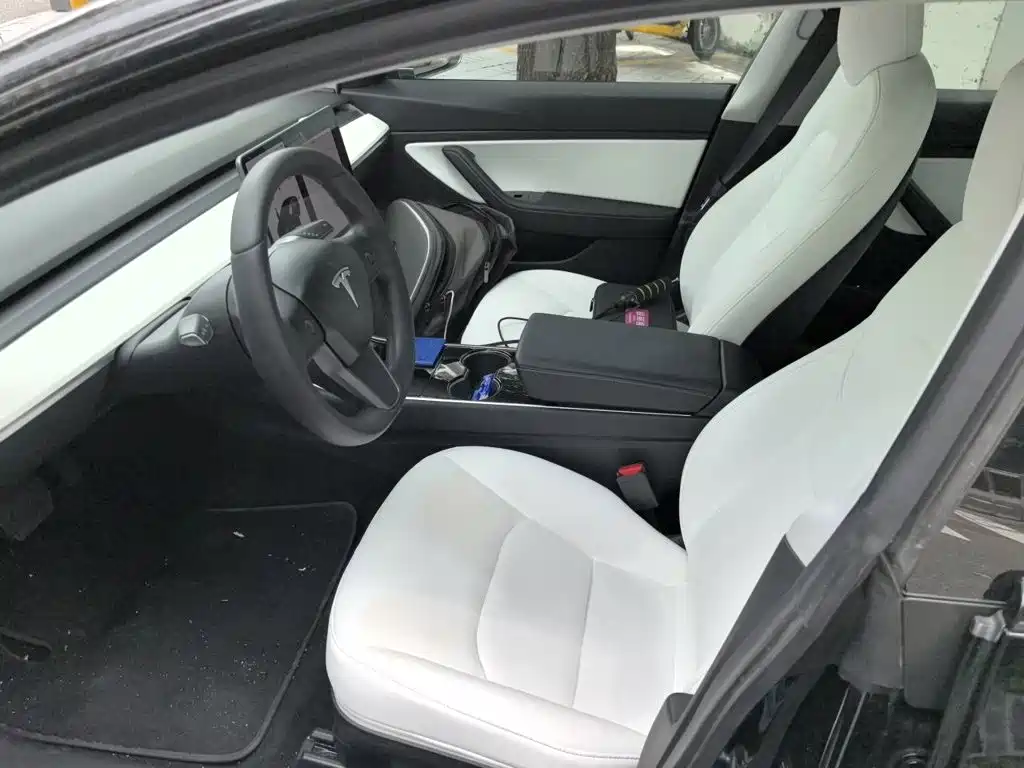Tesla Model 3 — миниатюра 11