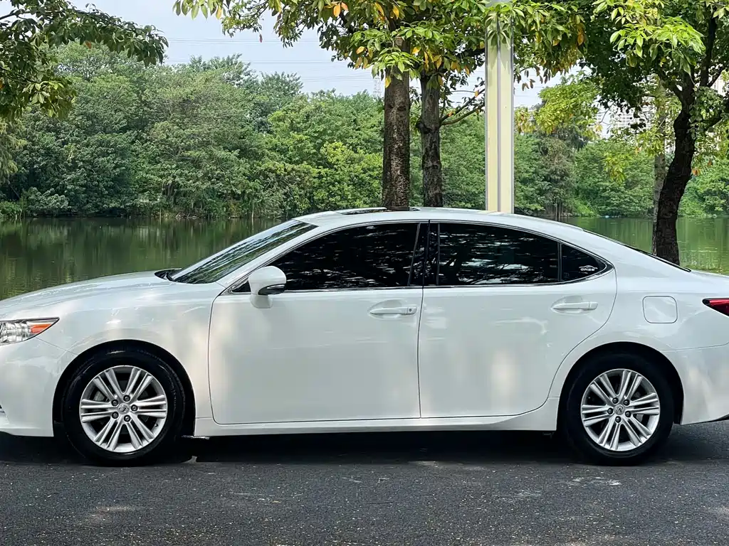Lexus ES — миниатюра 6