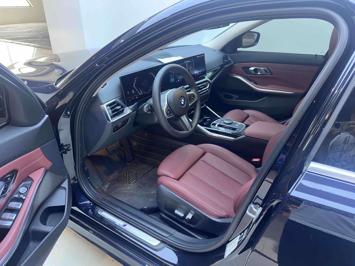 BMW 3 Series 2.0 л 2023 г. Чёрный, пробег 10000 км