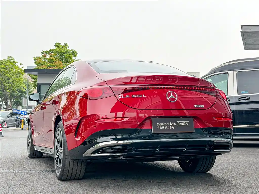 Mercedes-Benz CLA 2025 300L