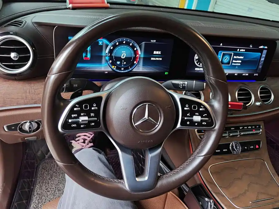 Mercedes-Benz E-Class — миниатюра 15