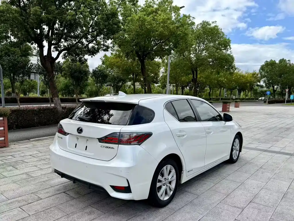 Lexus CT — миниатюра 8