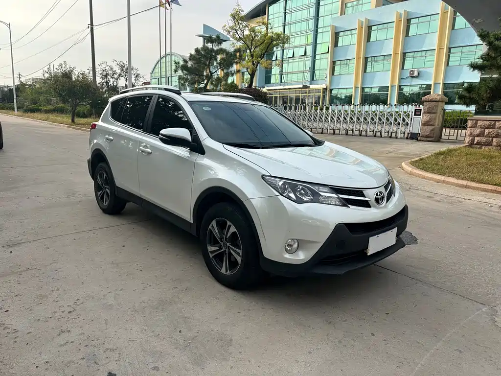 Toyota RAV4 — миниатюра 3