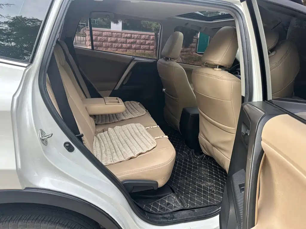 Toyota RAV4 — миниатюра 13