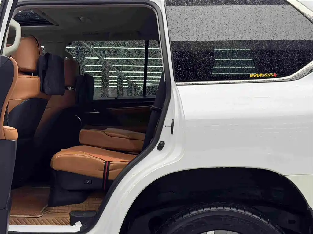 Lexus LX — миниатюра 9