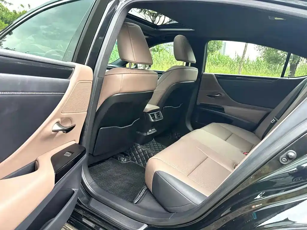 Lexus ES — миниатюра 8