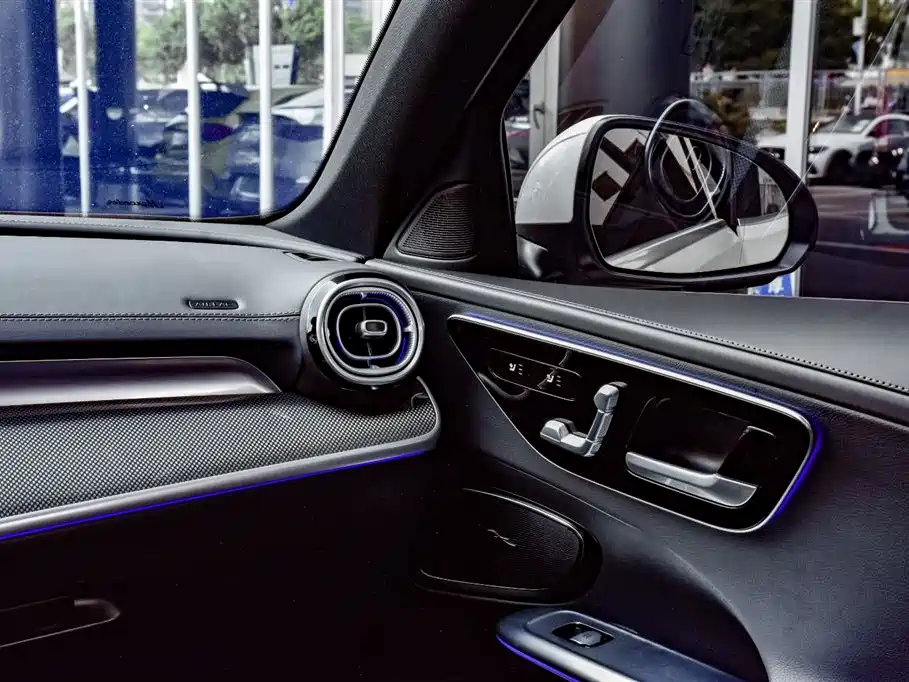 Mercedes-Benz C-Class — миниатюра 11