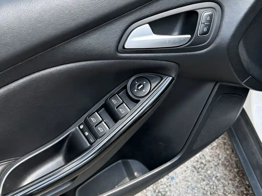 Ford Focus — миниатюра 16