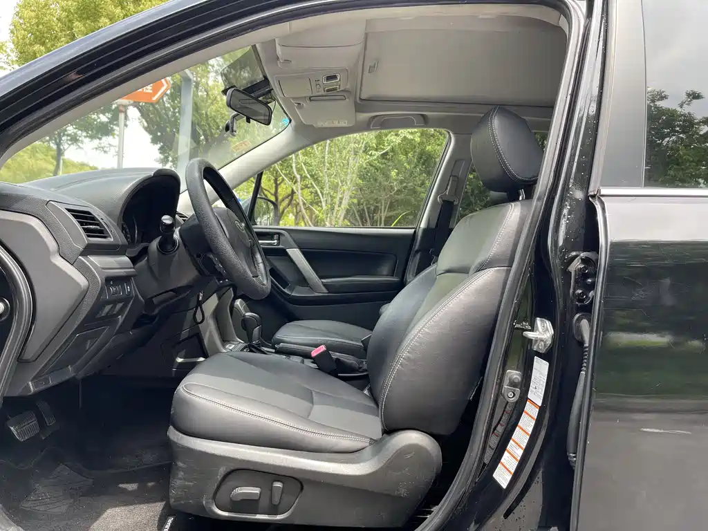 Subaru Forester 2013 2.5i AT Luxury