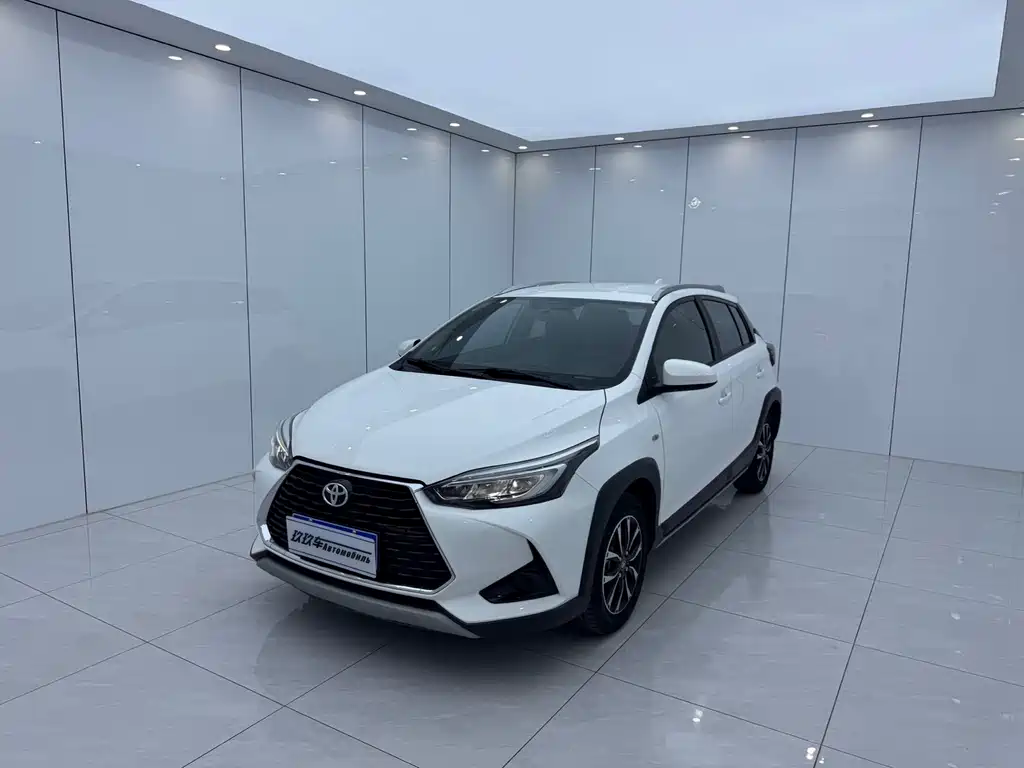 2022 Toyota Yaris - zdjęcie 1 z 18