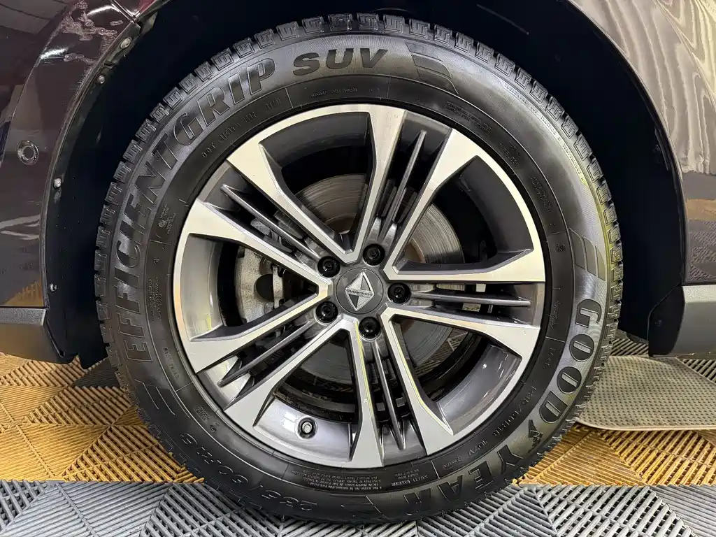 Borgward BX7 — миниатюра 10