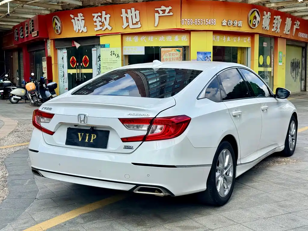 Honda Accord — миниатюра 7