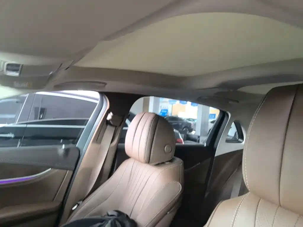 Mercedes-Benz E-Class — миниатюра 18