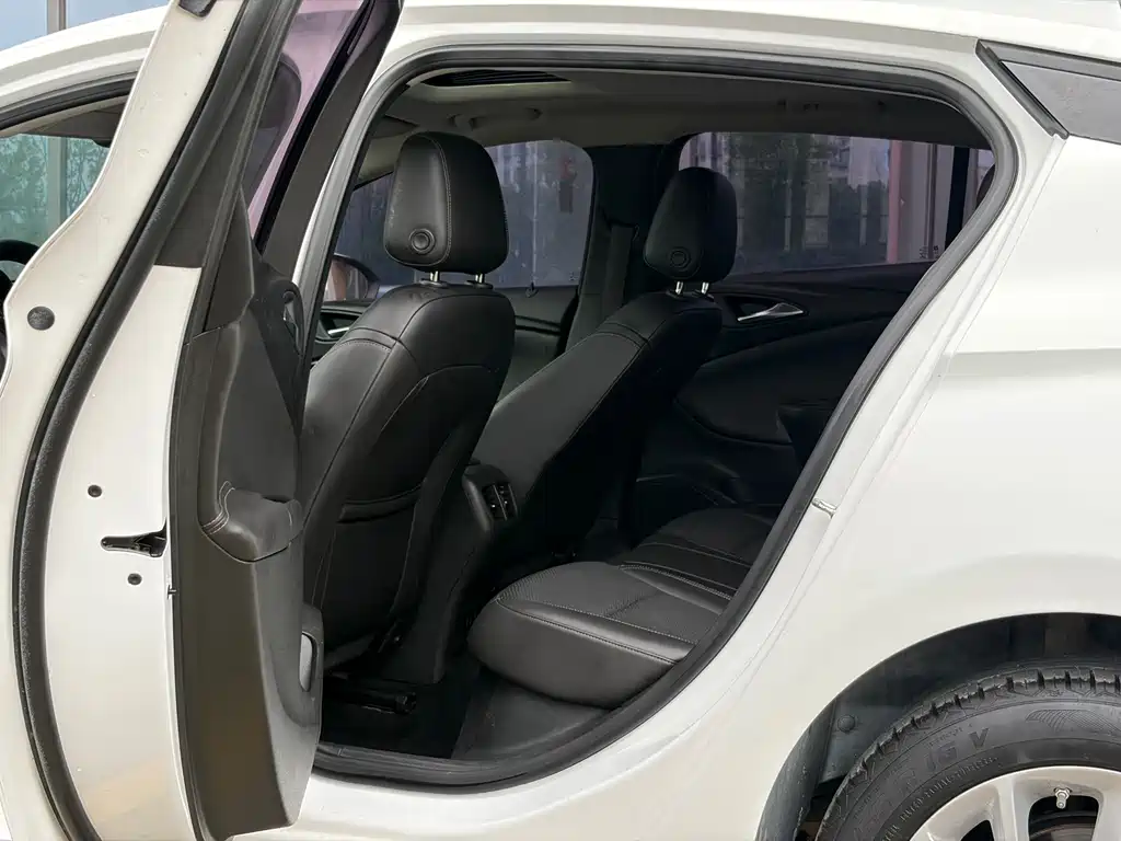 Buick Verano — миниатюра 8