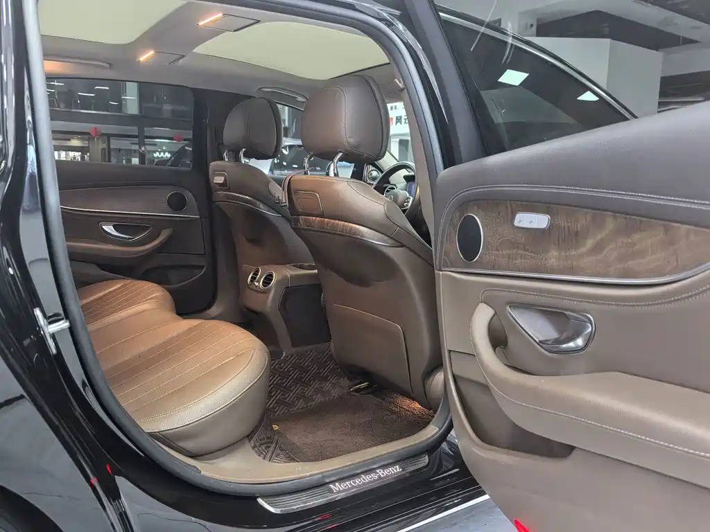 Mercedes-Benz E-Class — миниатюра 15