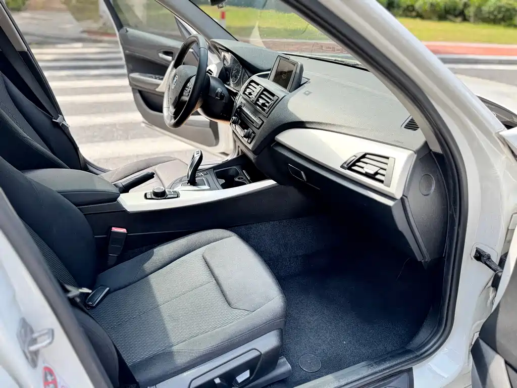 BMW 1 Series (Import) — миниатюра 10