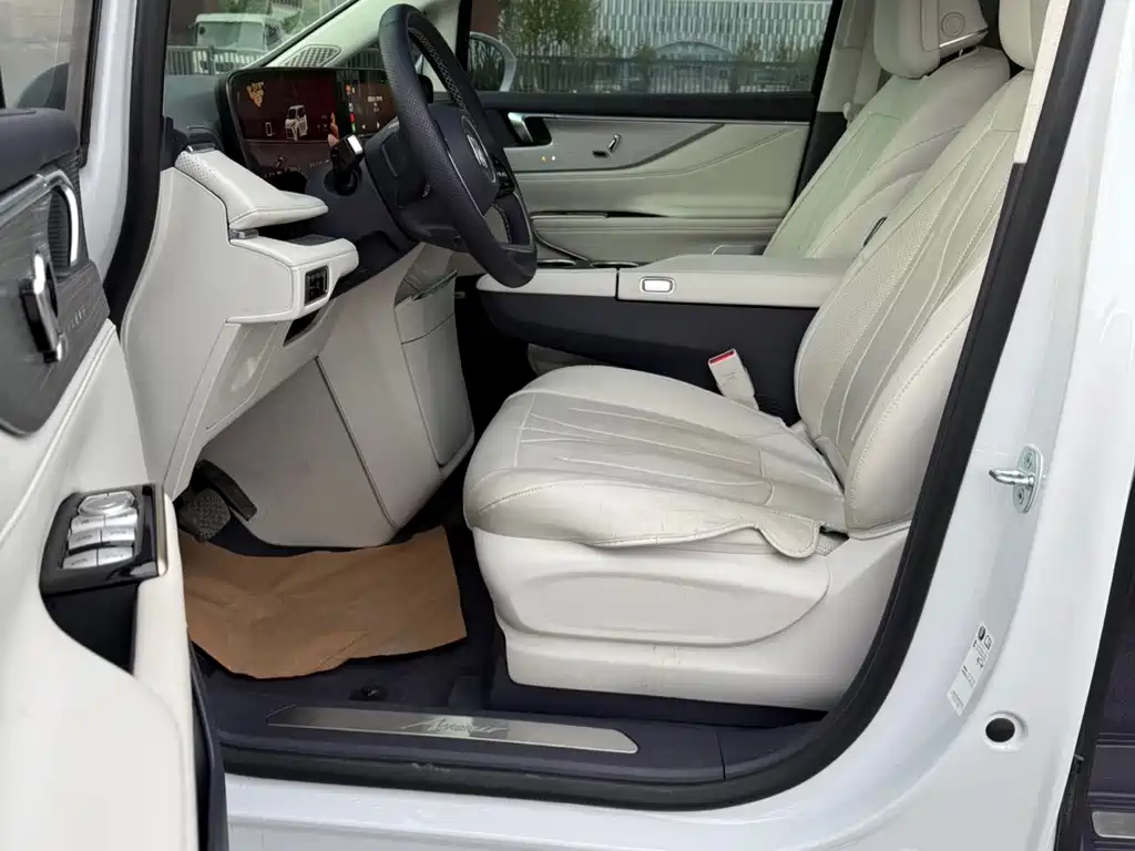 Buick GL8 Hybrid — миниатюра 7