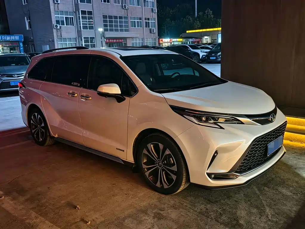 Toyota Granvia — миниатюра 2