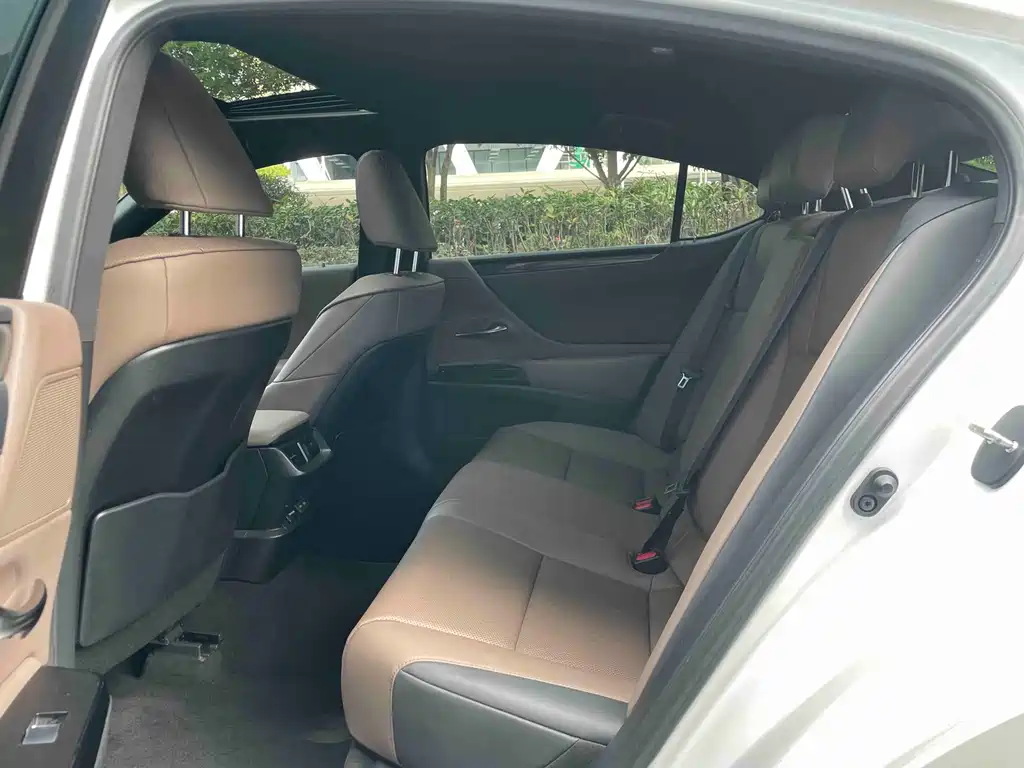 Lexus ES — миниатюра 6
