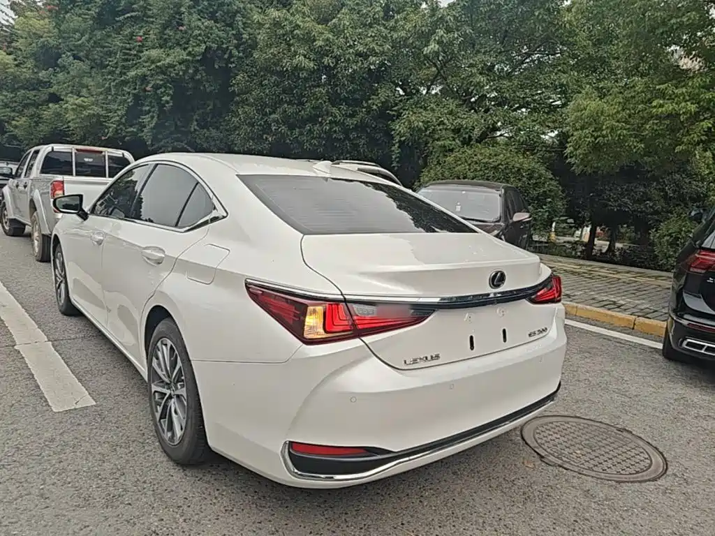 Lexus ES — миниатюра 5