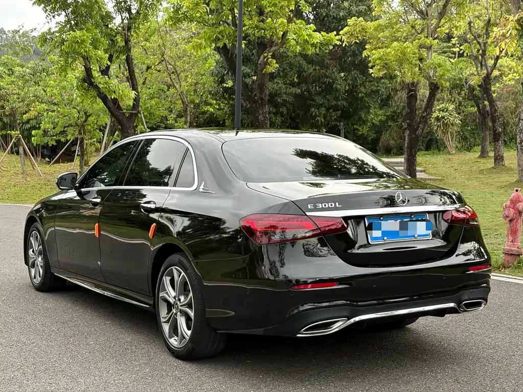 Mercedes-Benz E-Class — миниатюра 7