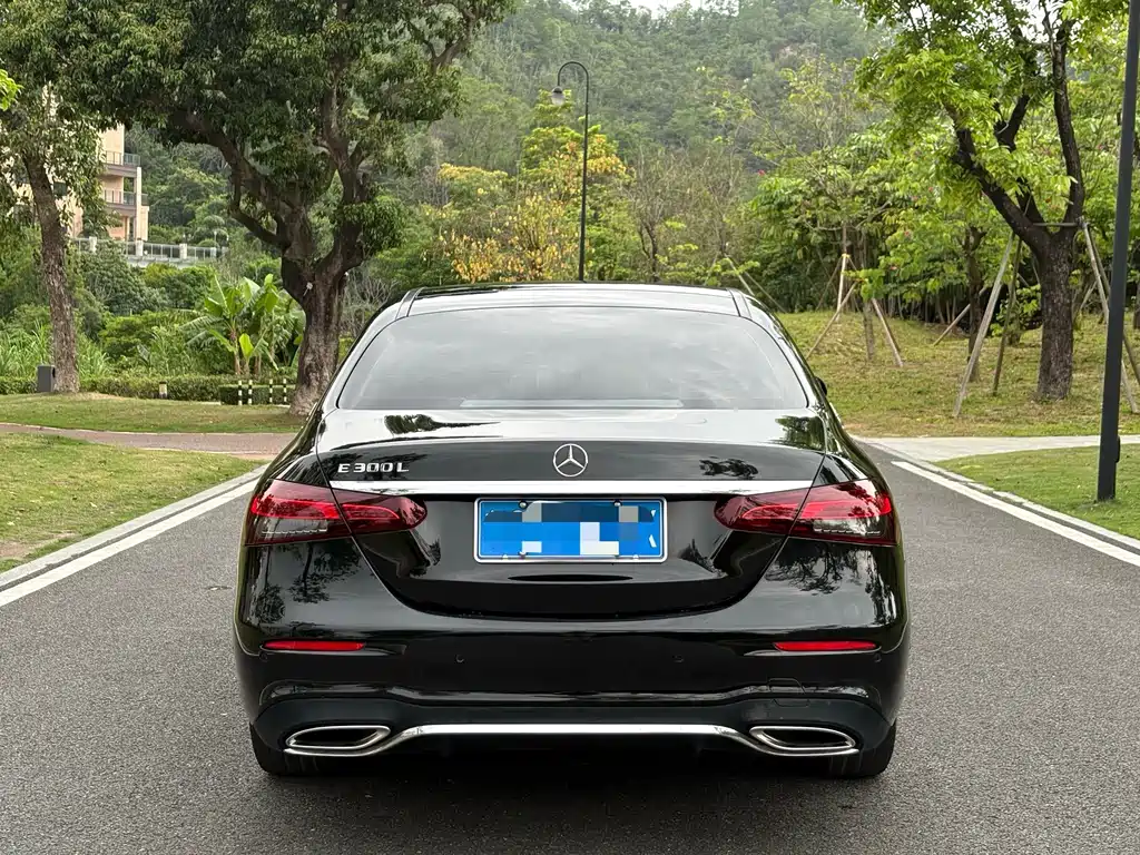 Mercedes-Benz E-Class — миниатюра 8
