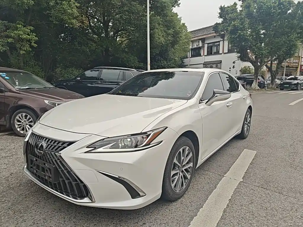 Lexus ES — миниатюра 2