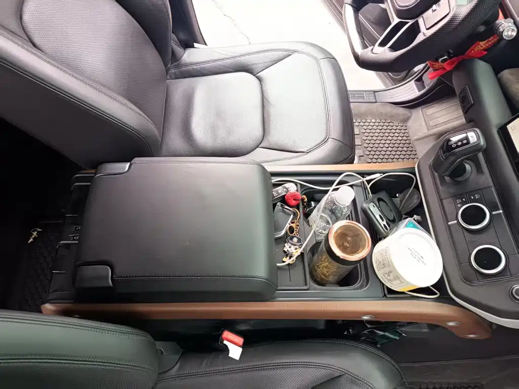 Land Rover Defender — миниатюра 4