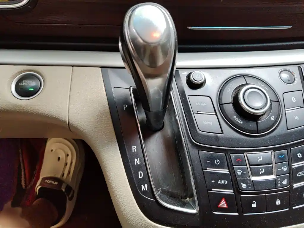 Buick GL8 — миниатюра 7